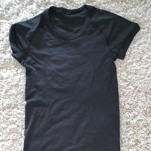 black Lululemon swiftly tech short sleeve crew